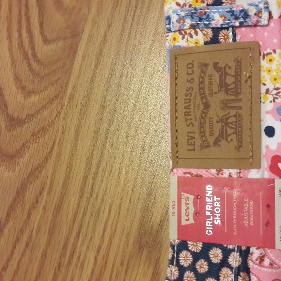 NWT "Levi's" Girlfriend Shorts Girls Size 16 Regular - Picture 5 of 5